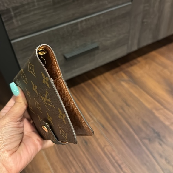 Louis Vuitton Authentic Monogram Agenda also can be Passport holder. - Picture 8 of 11